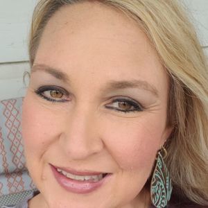 Meet your Posher, Leslie